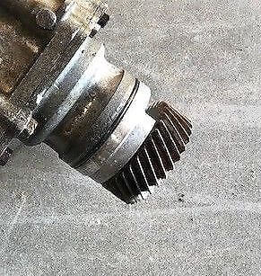 2005-2006 Honda Element Transfer Case Automatic AWD 4x4 2.4L used OEM part in excellent condition showing gear component