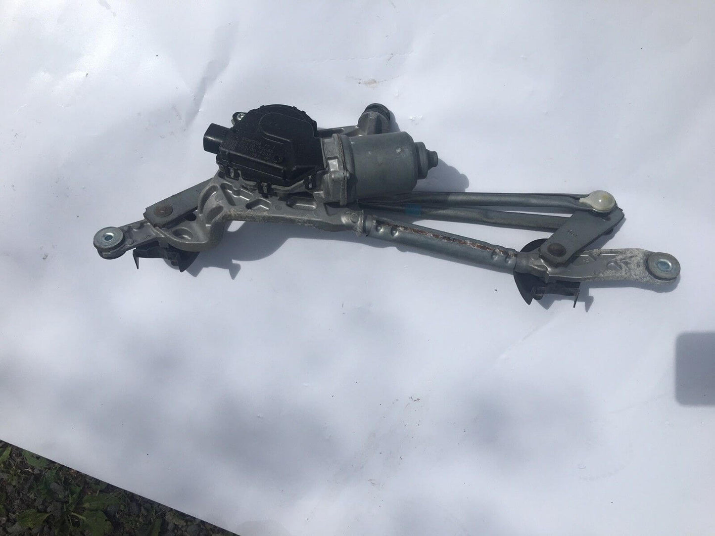 Used OEM 2012-2015 TOYOTA PRIUS C NHP10 Windshield Wiper Motor and Linkage 85110-52680 OE